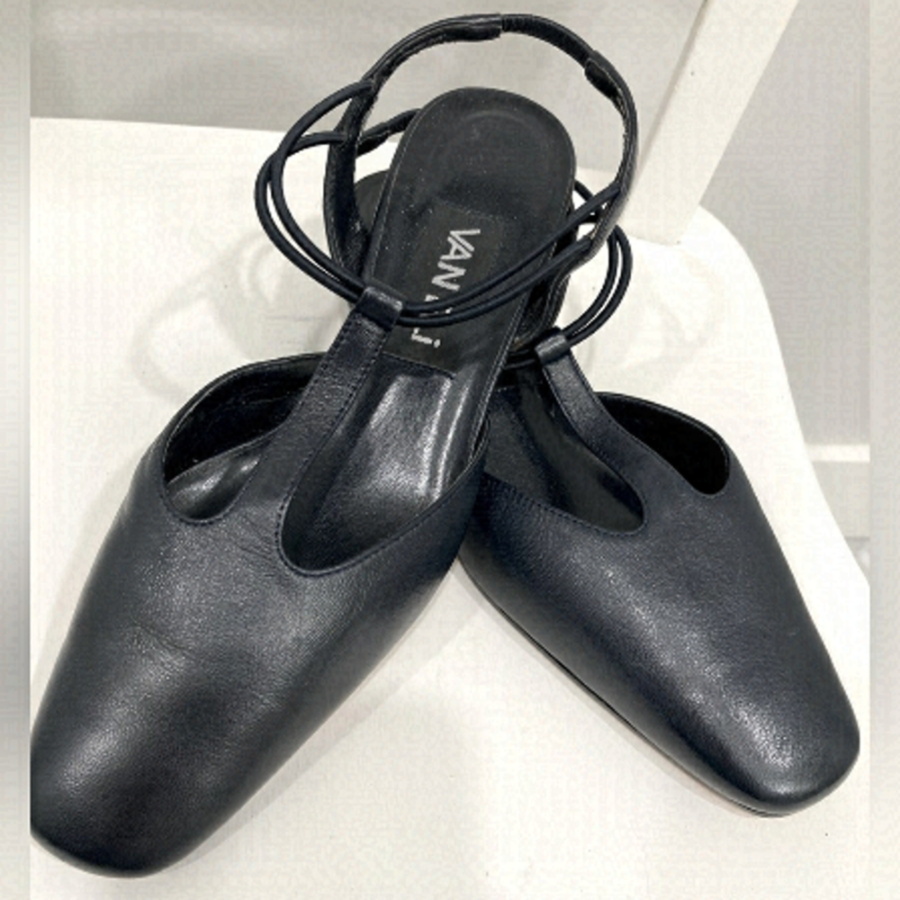 VANELI NAVY LEATHER SHOES - Size 6
